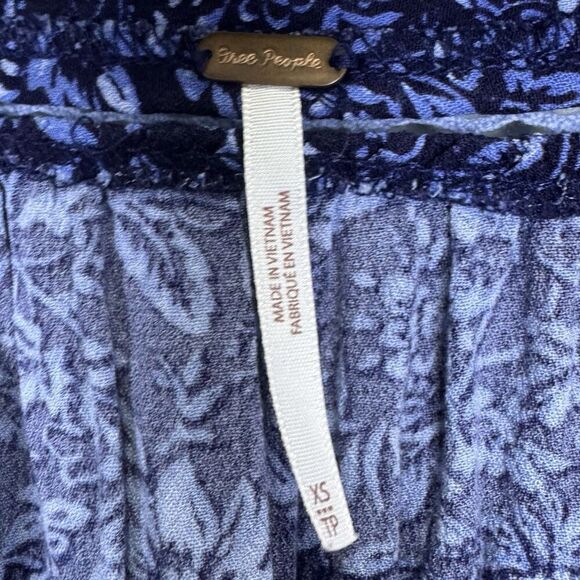 Free People Talk About It Floral Tunic Top Size XS Blue Boho Cottage Core Hippie - Picture 8 of 10